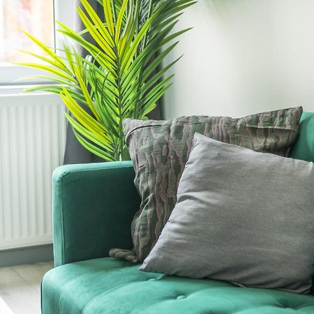 Stanion Luxurious 3 Bedroom Modern House Northamptonshire, Double, Twins, Single, Free Parking, Free Wi-Fi, Pets, Up To 8 Sleeps, 4 Smart Tvs Corby Dış mekan fotoğraf