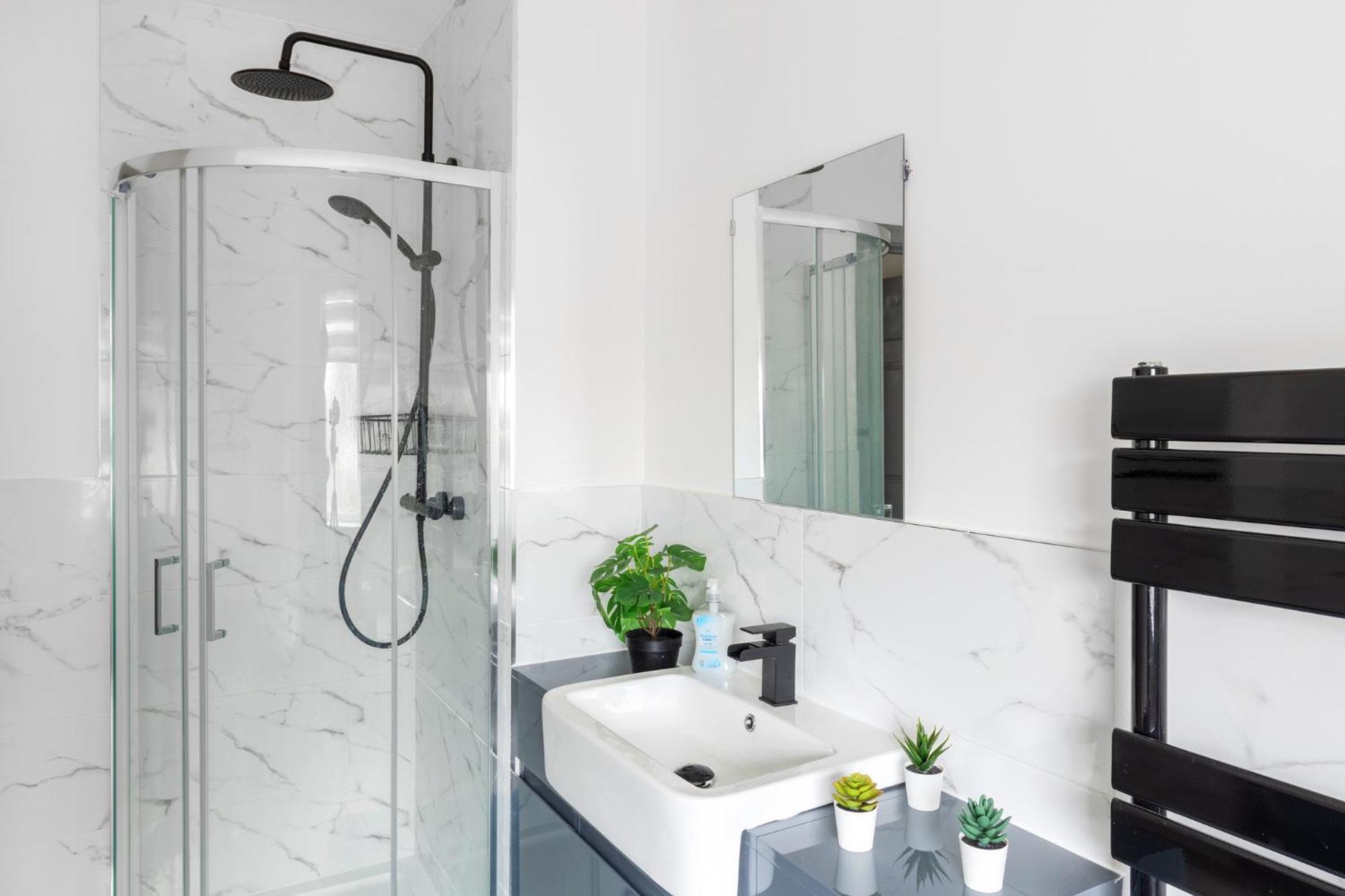 Stanion Luxurious 3 Bedroom Modern House Northamptonshire, Double, Twins, Single, Free Parking, Free Wi-Fi, Pets, Up To 8 Sleeps, 4 Smart Tvs Corby Dış mekan fotoğraf