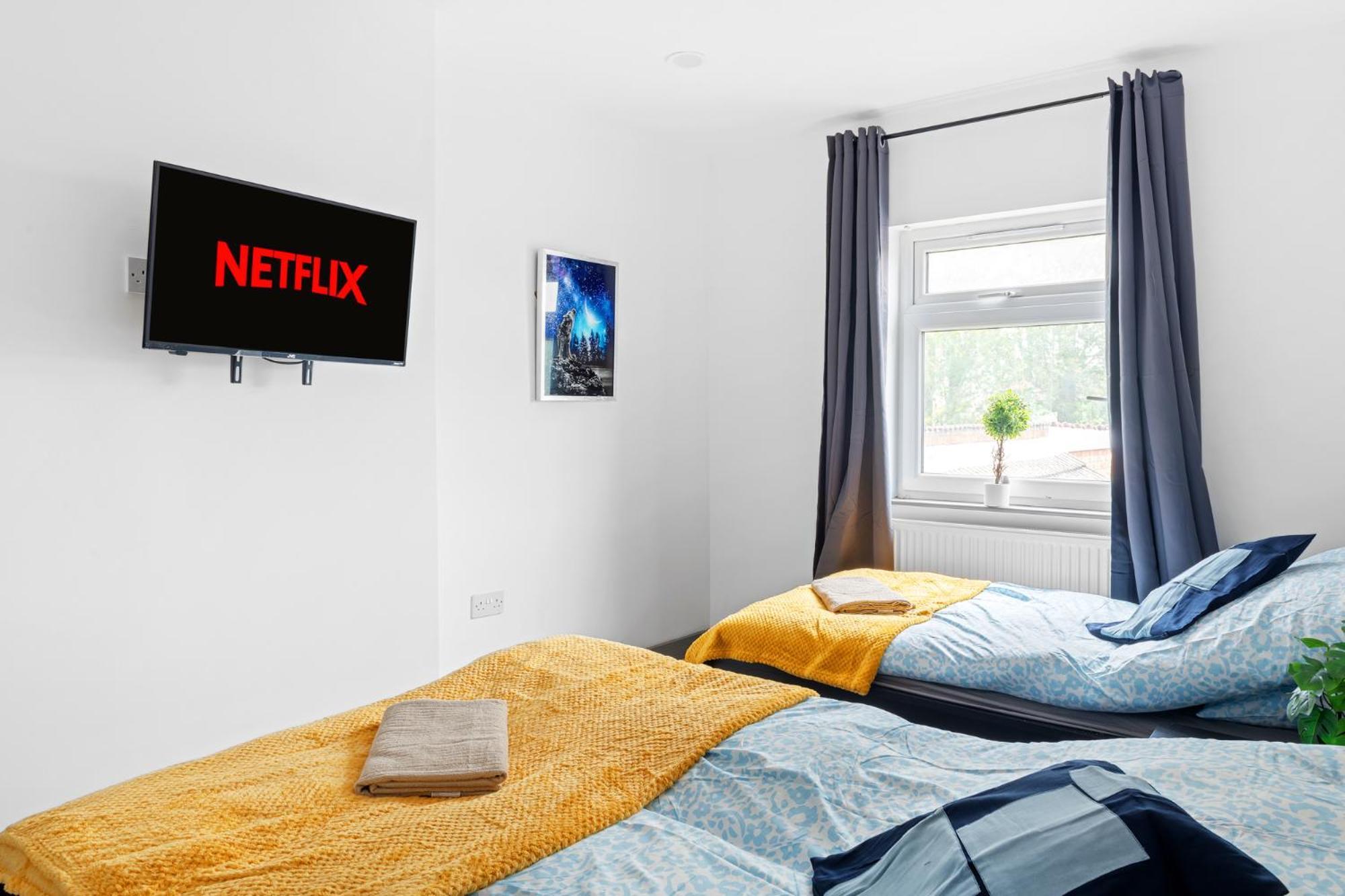 Stanion Luxurious 3 Bedroom Modern House Northamptonshire, Double, Twins, Single, Free Parking, Free Wi-Fi, Pets, Up To 8 Sleeps, 4 Smart Tvs Corby Dış mekan fotoğraf