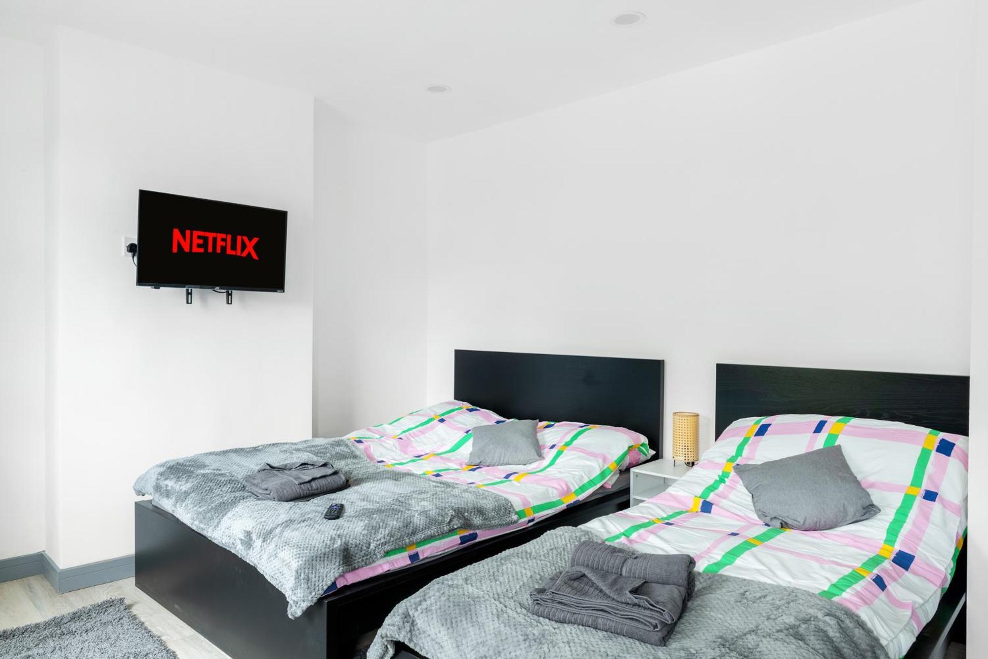Stanion Luxurious 3 Bedroom Modern House Northamptonshire, Double, Twins, Single, Free Parking, Free Wi-Fi, Pets, Up To 8 Sleeps, 4 Smart Tvs Corby Dış mekan fotoğraf