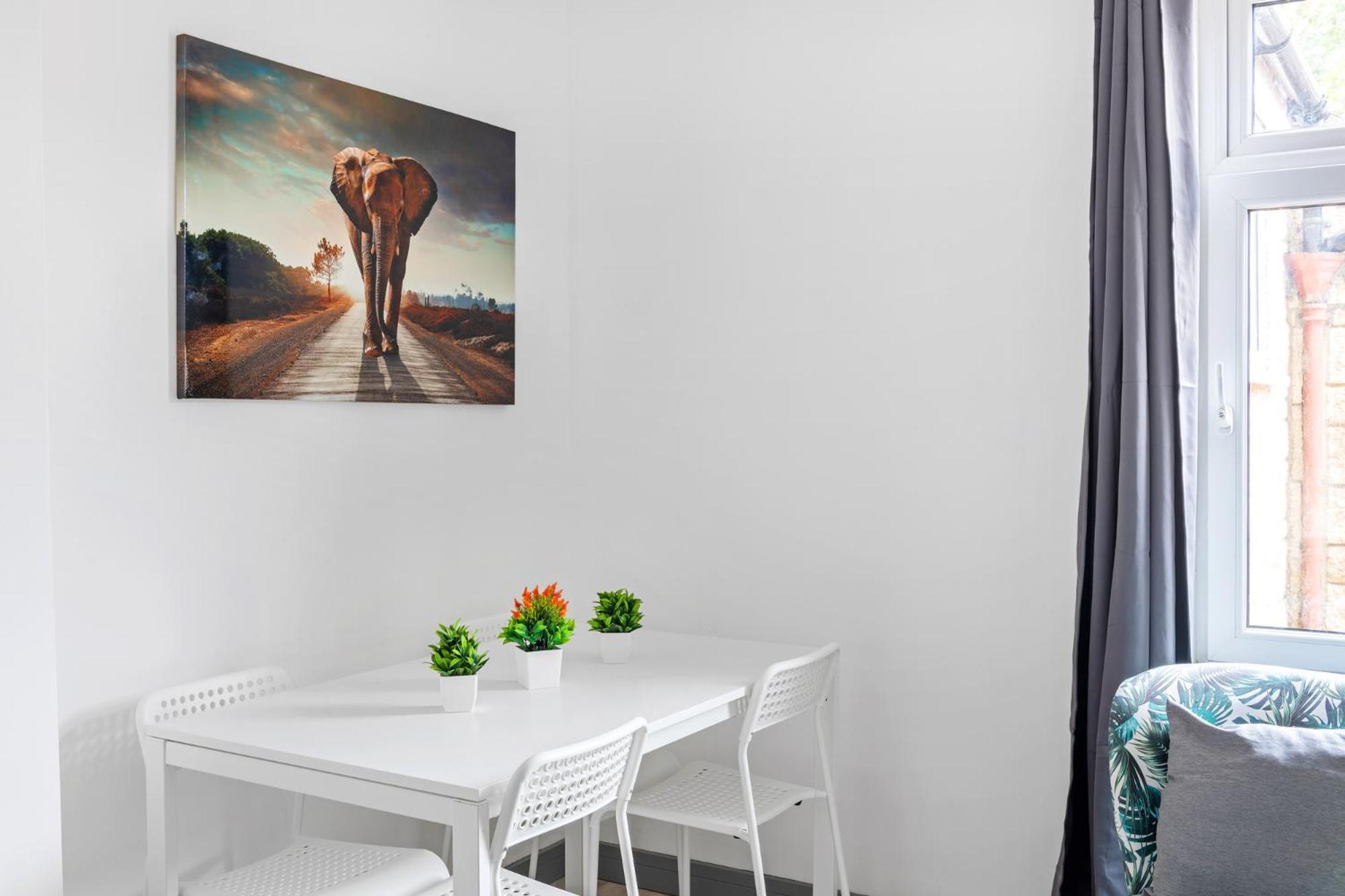 Stanion Luxurious 3 Bedroom Modern House Northamptonshire, Double, Twins, Single, Free Parking, Free Wi-Fi, Pets, Up To 8 Sleeps, 4 Smart Tvs Corby Dış mekan fotoğraf