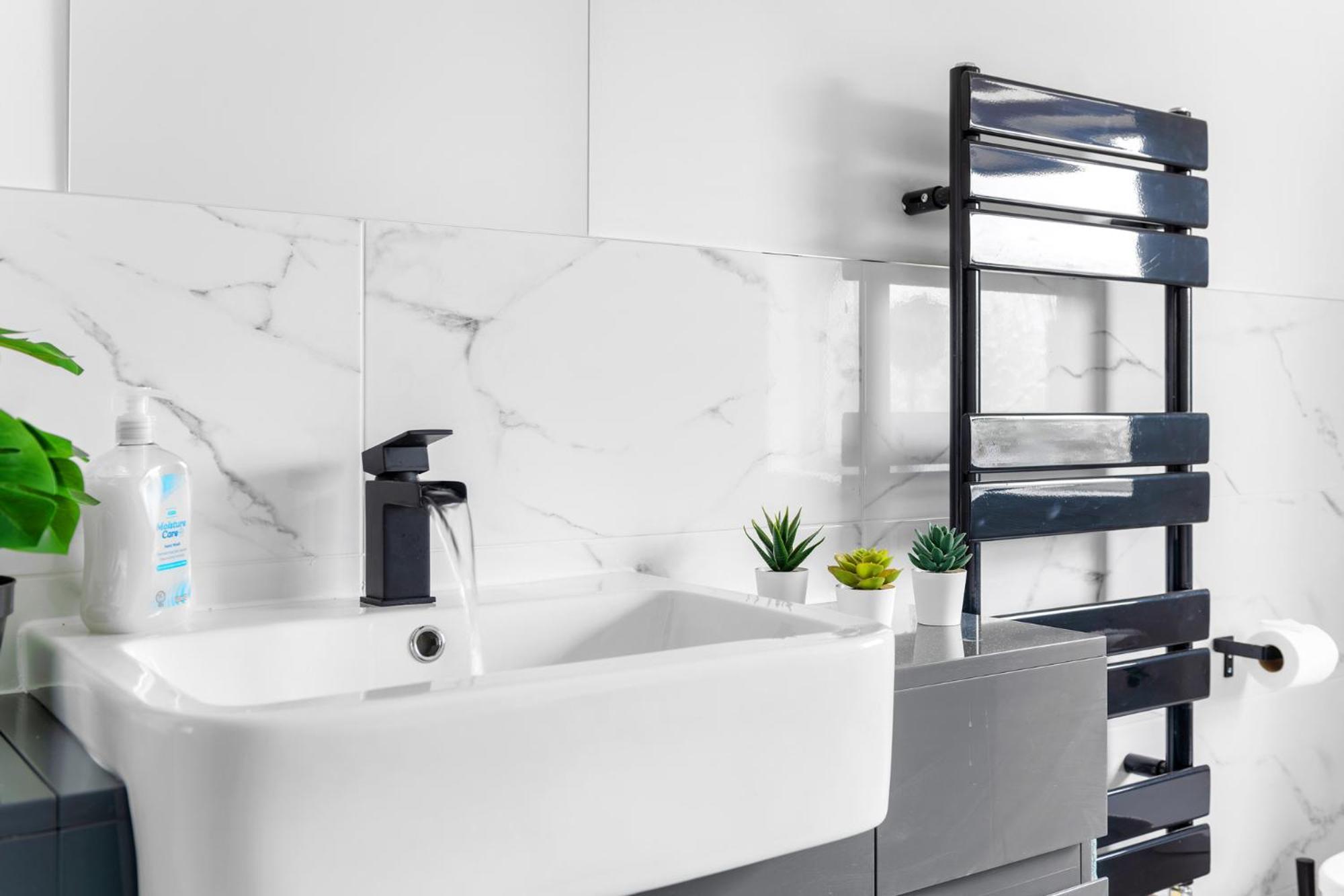 Stanion Luxurious 3 Bedroom Modern House Northamptonshire, Double, Twins, Single, Free Parking, Free Wi-Fi, Pets, Up To 8 Sleeps, 4 Smart Tvs Corby Dış mekan fotoğraf